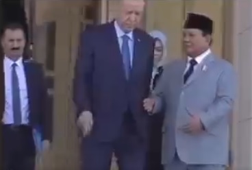 Viral Momen Presiden Turki Erdogan Terlihat Ogah Bersalaman dengan Prabowo Subianto, Begini Penjelasannya