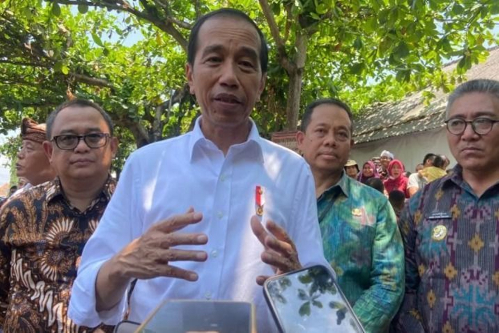 Zulhas Klaim Jokowi Tinggalkan PDIP Masuk PAN, Hasto: Tanda Koalisi Prabowo - Gibran Tidak Solid