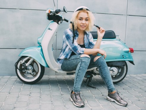 Wanita Punya Seleranya Sendiri! Rekomendasi Vespa Matic Terbaru 2024 untuk Cewek, Tampil Beda Saat Lebaran 