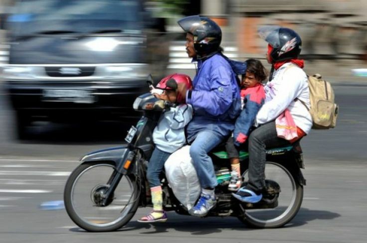 Kurangi Resiko Kecelakaan, Berikut 8 Tips Aman Bonceng Anak dengan Sepeda Motor