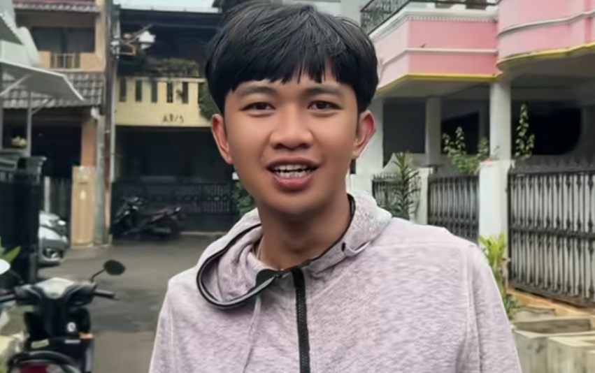 Rumah Influencer Katak Bhizer Digeruduk Polisi, Diduga Promosikan Judi Online