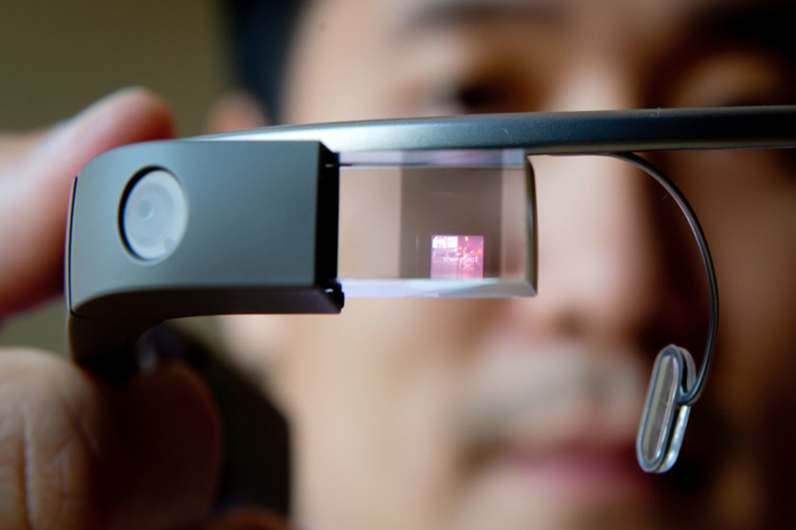 Google Glass, Teknologi Kacamata Masa Depan yang Batal Di Jual karena Kontroversinya!