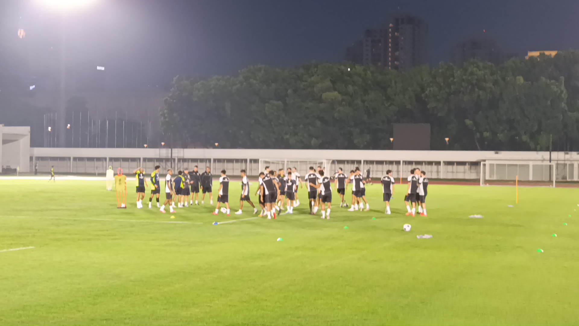 Kevin Diks Mendarat, Timnas Indonesia Gelar Latihan Perdana di Stadion Madya