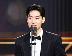Usai Ditetapkan Pemenang Utama SBS Drama Awards 2023, Lee Je Hoon Sampaikan Pidato Menyayat Bagi Mendiang Lee Sun Kyun 