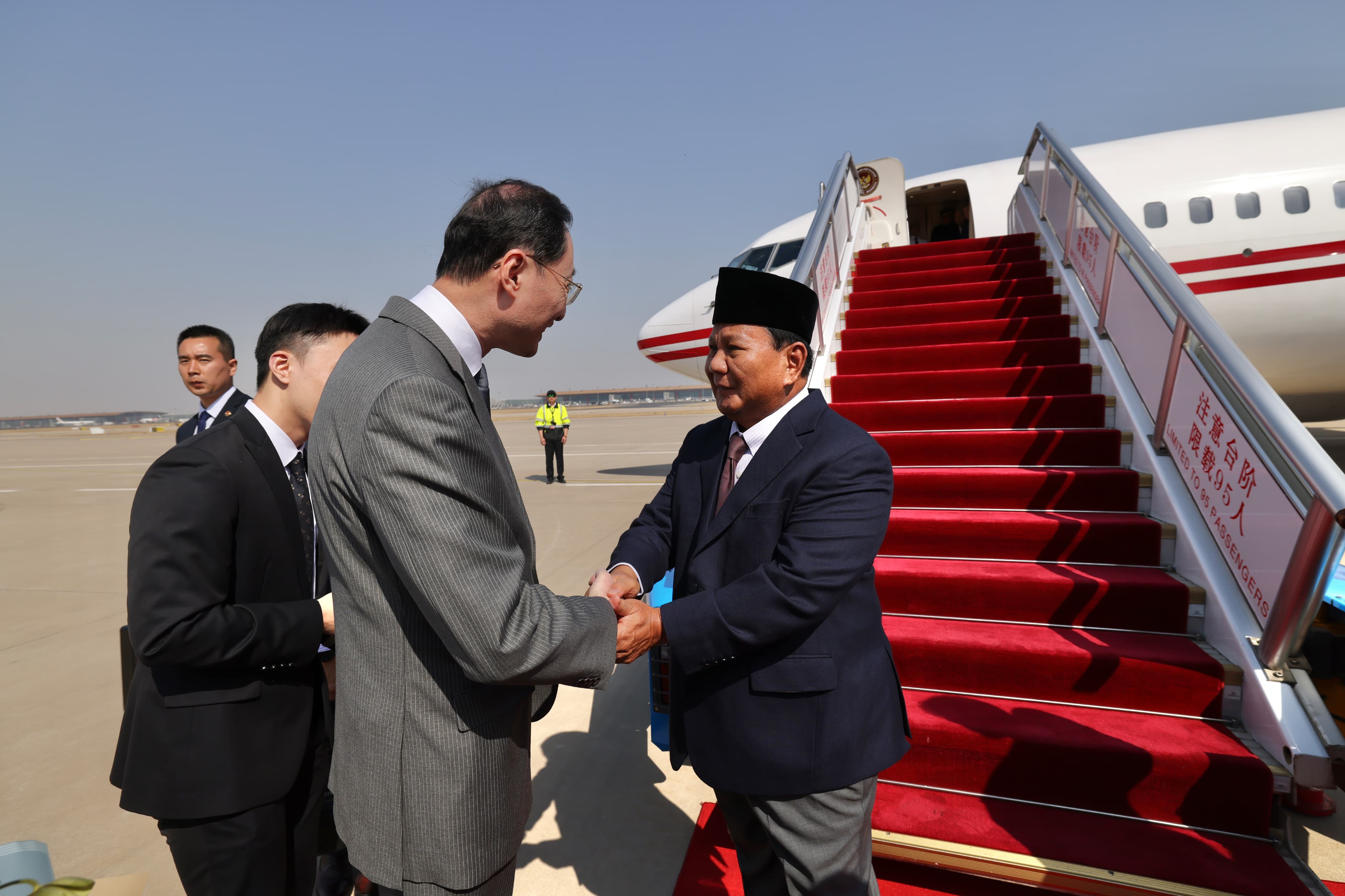 Tiba di China, Prabowo Akan Temui Xi Jinping, PM hingga Menhan China