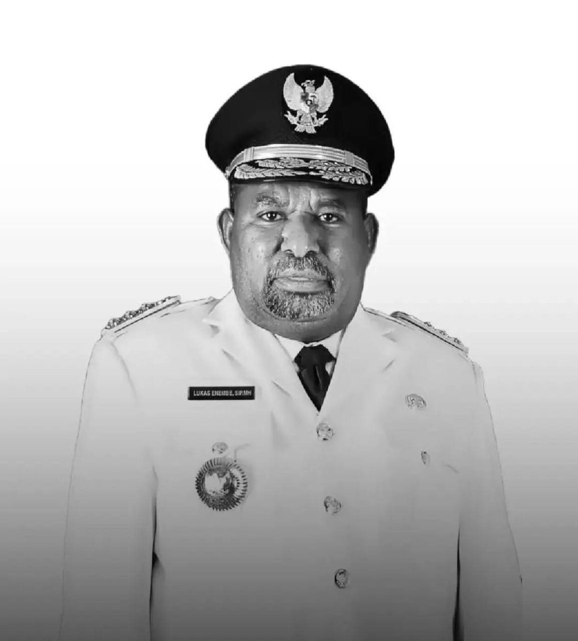 Jenazah Lukas Enembe, Eks Gubernur Papua Dimakamkan di Halaman Rumah Pribadinya
