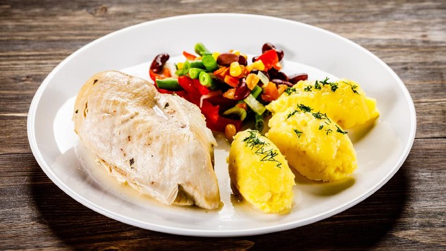 Simak Resep Hari ini, Ayam Rebus  Untuk Diet Rendah Kalori