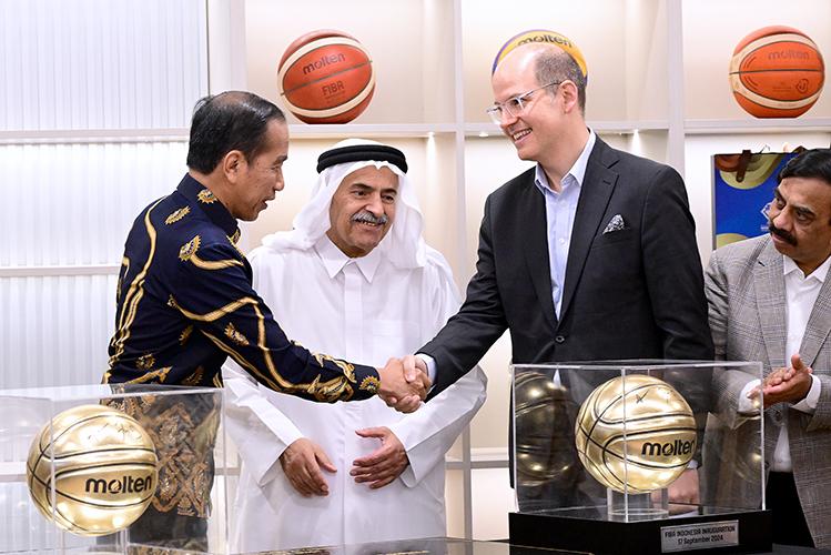 FIBA Resmi Dirikan Kantor di Indonesia, Jokowi: Berharap RI Lahirkan Banyak Atlet Basket Berprestasi 