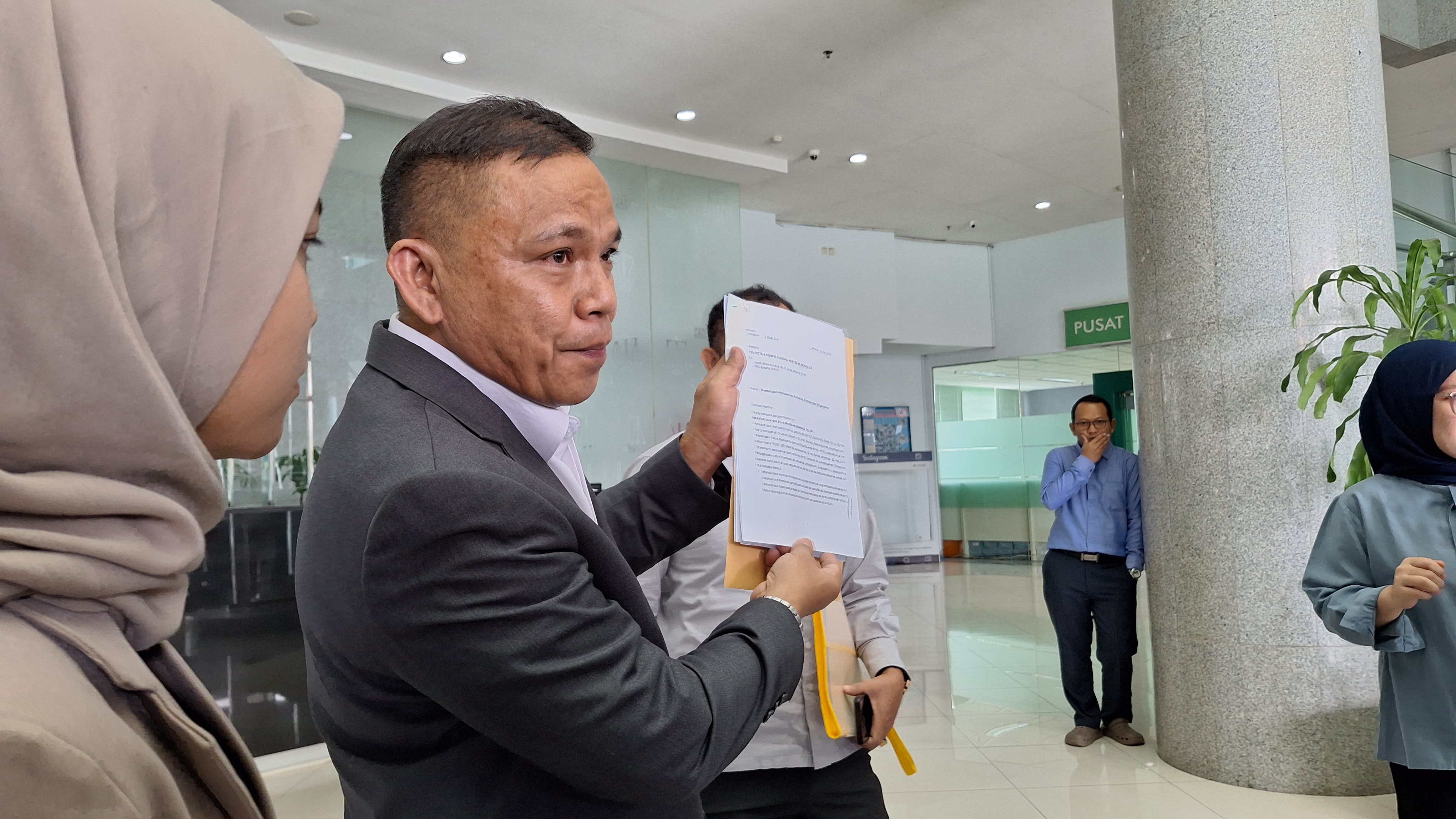 Sambangi Komisi Yudisial, Tim Kuasa Hukum Pegi Setiawan Tersangka Kasus Vina Cirebon Ajukan Praperadilan