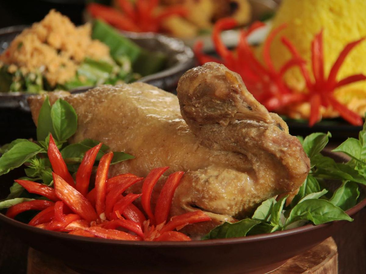 Resep Ayam Ingkung Jawa yang Enak, Empuk dan Berbumbu Gurih