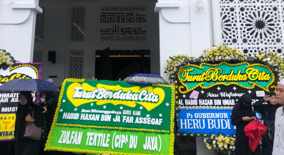 Masjid Nurul Musthofa Dipadati Ribuan Pelayat Habib Hasan bin Ja'far Assegaf