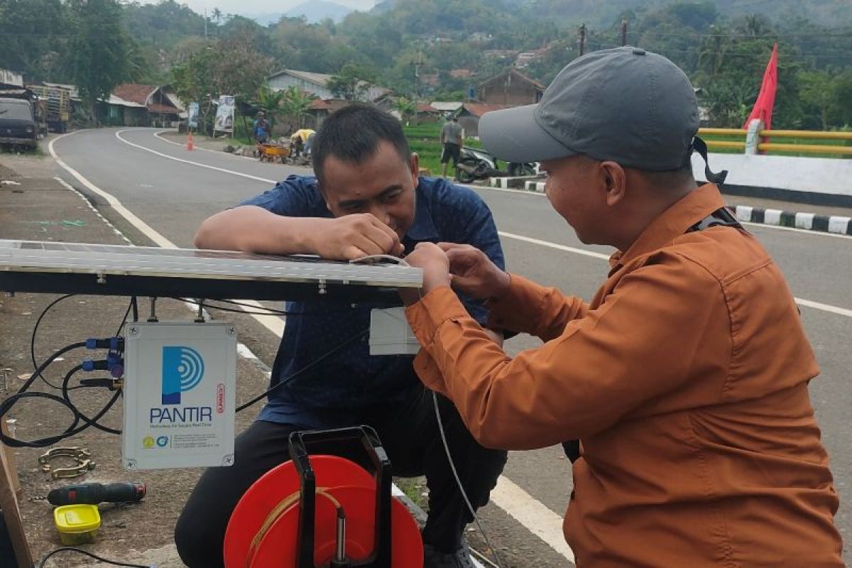 Universitas Indonesia Bantu Pasang 7 Alat Pemantau Banjir di Sejumlah Titik 