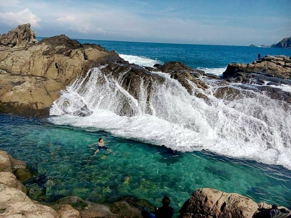 Wisata Pantai Wediombo Gunung Kidul, Nikmati Sunset Serasa di Lombok dan Bali