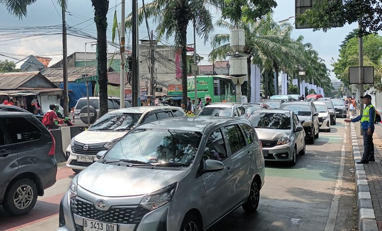 Dampak Tingginya Kunjungan Wisatawan, Lalu Lintas di Sekitar Ragunan Macet Parah