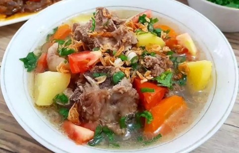 Sensasi Rasa yang Sulit Dilupakan! Ini Resep Sop Tulang Iga Sapi dengan Kuah Segar di Setiap Sruput