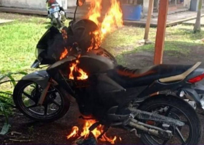 Viral, Seorang Siswa SMA Nekat Bakar Motor Kepala Sekolah Gegara Kesal Orang Tua Dipanggil