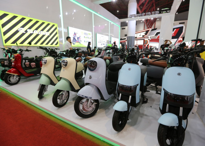 Yuk Berburu Motor Listrik di Jakarta Fair 2024, Ada Diskon hingga Gratis Sepeda Lipat
