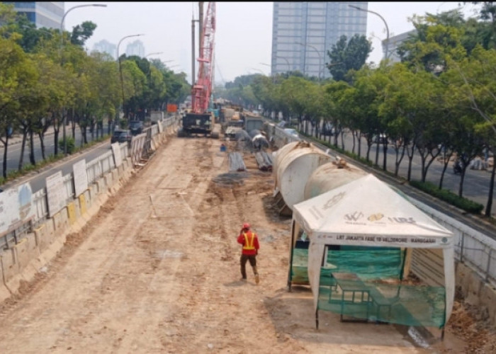 Dishub Jakarta Rekayasa Lalu Lintas di Jalan Pramuka karena Ada Pekerjaan Proyek LRT