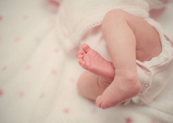 Tega! Ibu Kandung Aniaya Bayi Usia 6 Bulan Sambil Direkam 