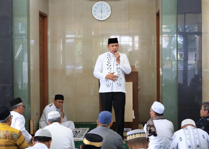 Jumat Keliling, PLT Wali Kota Bekasi Berinteraksi dengan Warga Rawalumbu