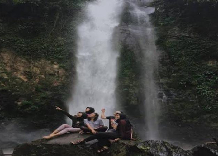 Intip Keindahan Alam Wisata Air Terjun Lembah Pelangi di Tanggamus Lampung 