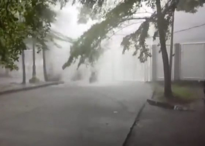 Waspada! Hujan Disertai Angin Kencang Berpotensi Landa 16 Daerah di Indonesia Hari Ini