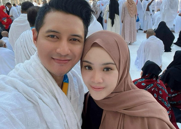 Selamat! Chand Kelvin Umumkan Sang Istri Hamil saat Jalani Ibadah Umroh