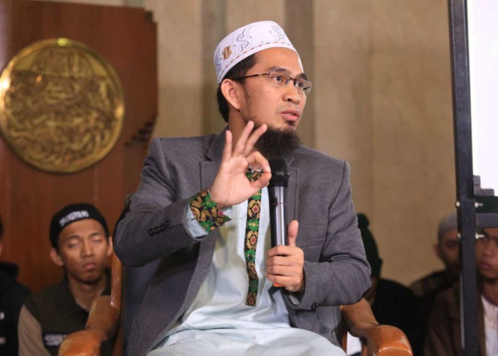 Ustadz Adi Hidayat Uraikan Bacaan Doa Agar Dilancarkan saat Membayar Hutang