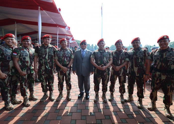Prabowo Hadiri HUT ke-72 Kopassus, Disambut Gemuruh Tepuk Tangan Meriah
