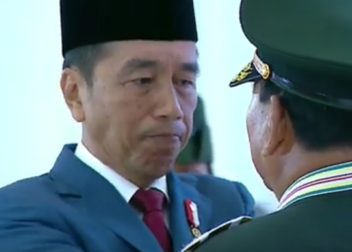 Prabowo Resmi Terima Pangkat Jenderal Kehormatan Bintang 4 dari Jokowi 