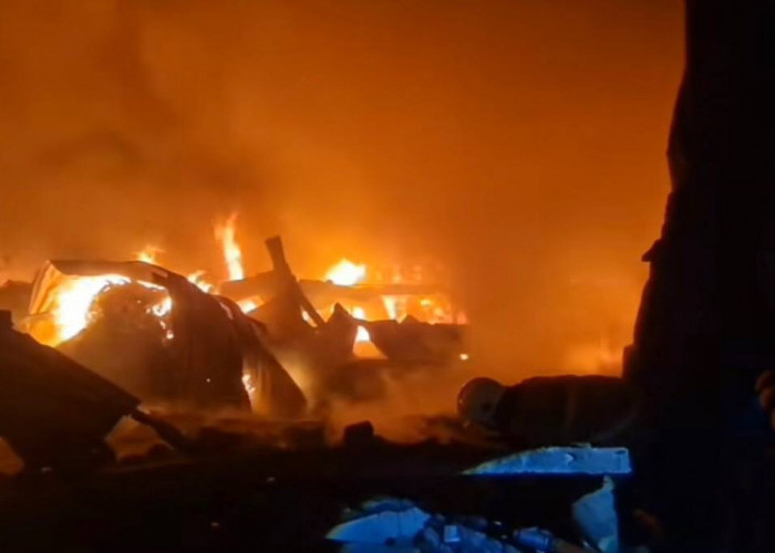 Gudang Lazada Terbakar di Cengkareng, Warga Sempat Dengar Suara Ledakan