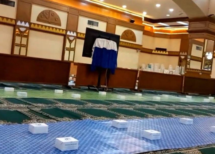 Masjid Al Azhar Sediakan 700 Boks Nasi Kotak Gratis untuk Buka Puasa 