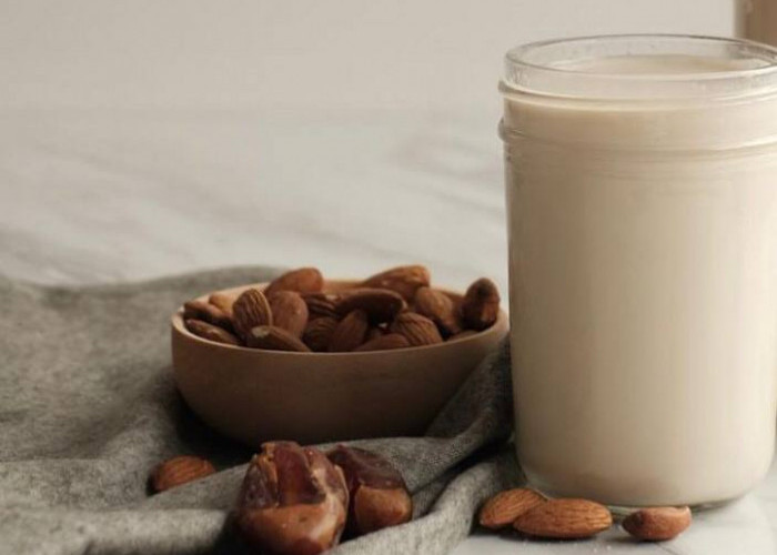 Cara Membuat Susu Kurma Almond, Minuman Sehat dan Kaya Manfaat 