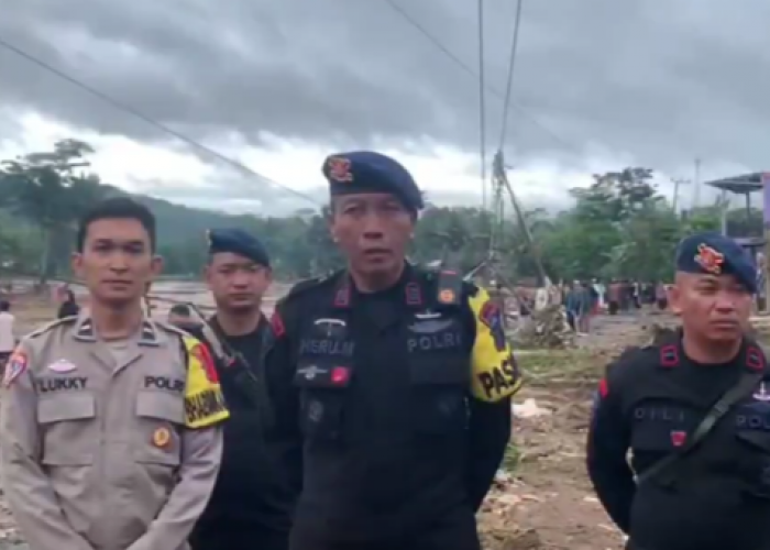 Banjir Bandang di Sukabumi, Evakuasi Warga dan Pencarian Mobil yang Terseret