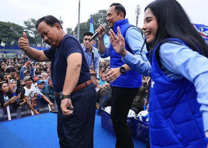 Tepis Isu Sakit, Prabowo Joget Bareng Denny Caknan dan Warga saat Kampanye di Malang