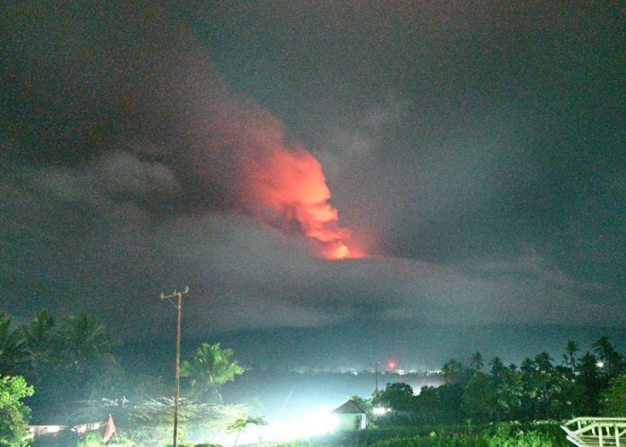 Aktivitas Vulkanik Tinggi, Gunung Lewotobi Laki-Laki Kini Berstatus Awas