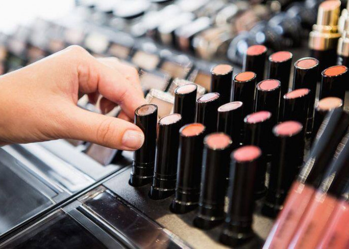 Inilah Resiko Akibat Pemakaian Tester Make Up di Mall Secara Sembarangan