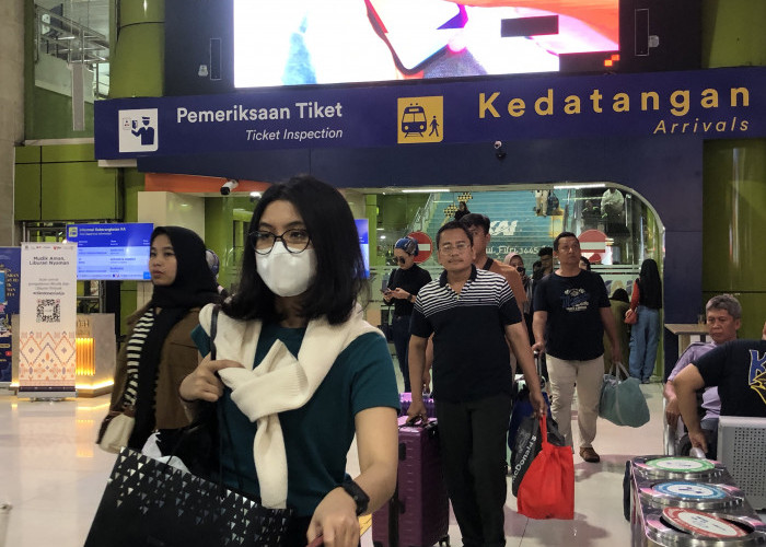 Perjalanan Kembali ke Jakarta, Pemudik Bawa Beragam Oleh-oleh Khas dari Kampung Halaman
