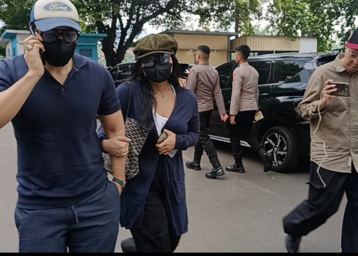 Ganti Topi dan Masih Membisu, Begini Penampilan Audrey Davis Saat Penuhi Panggilan Polisi Soal Video Syur