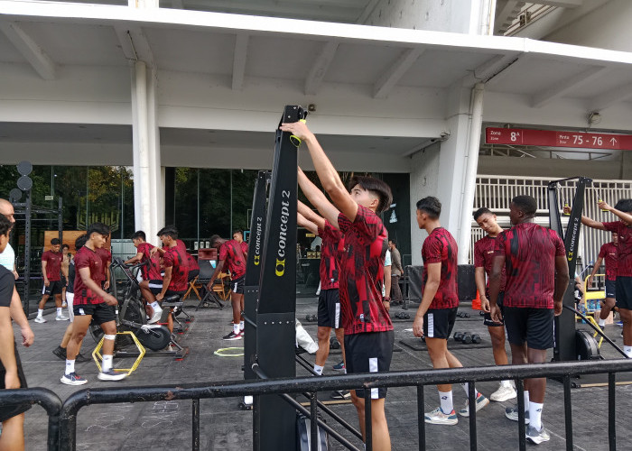Indra Sjafri Gencar Latihan Fisik untuk Timnas Indonesia U20 di GBK Jelang Toulon Cup 2024