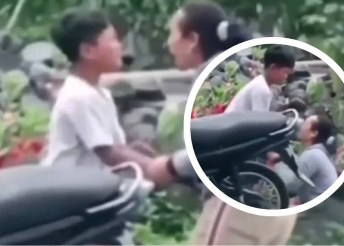 Viral! Momen Haru Seorang Ibu Nasehati Anak Laki-lakinya hingga Tertunduk Lesu dan Menangis di Pinggir Jalan