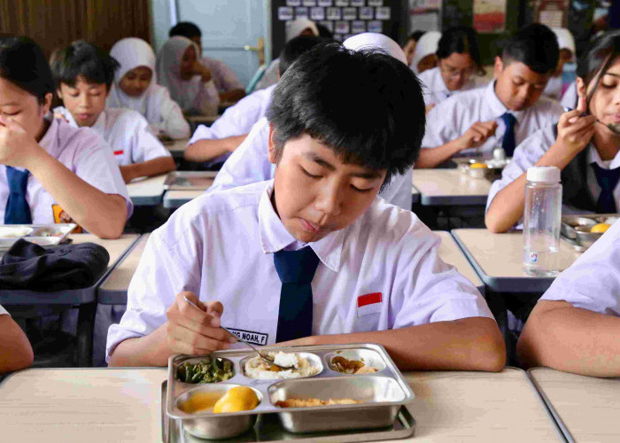 Hari Pertama Program Makan Bergizi Gratis, 12.054 Porsi Disebar ke 41 Sekolah di Jakarta