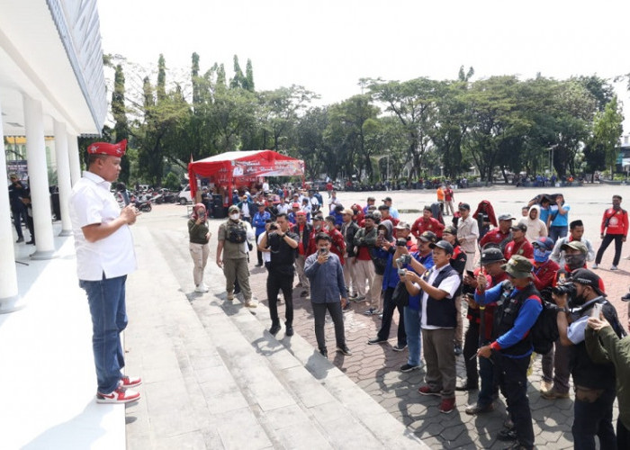 Puncak Hari Buruh di Kota Bekasi, Plt Wali Kota: Para Pekerja Harus Terdaftar di BPJS Ketenagakerjaan