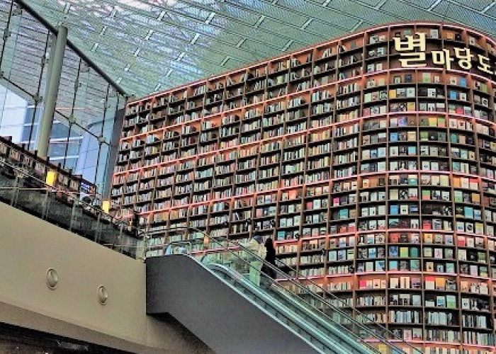 Starfield Library: Perpustakaan Bergaya Modern di Tengah Gemerlap Mal Korea Selatan