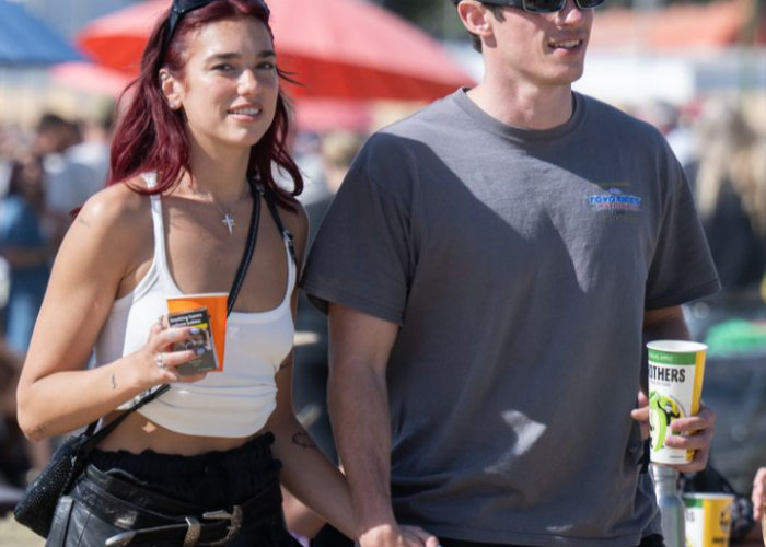 Pacaran Setahun, Penyanyi Dua Lipa dan Callum Turner Bertunangan