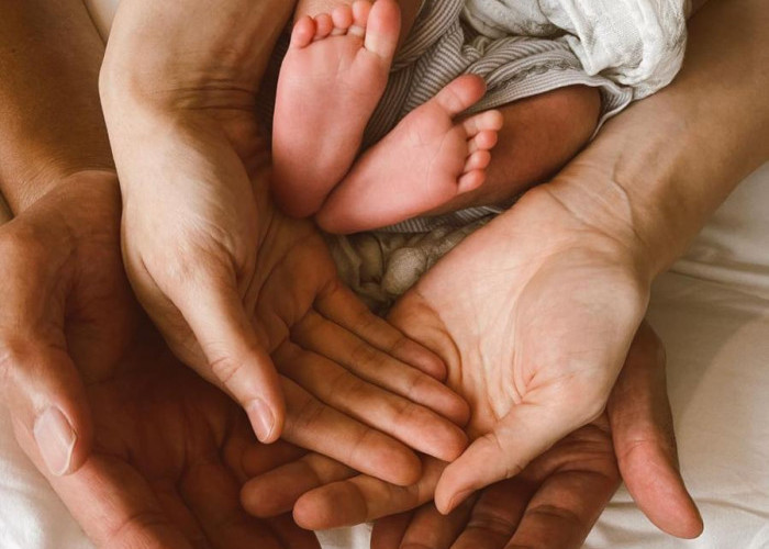 Julie Estelle Umumkan Kelahiran Anak Pertama Melalui Foto Menggemaskan Di Media Sosialnya