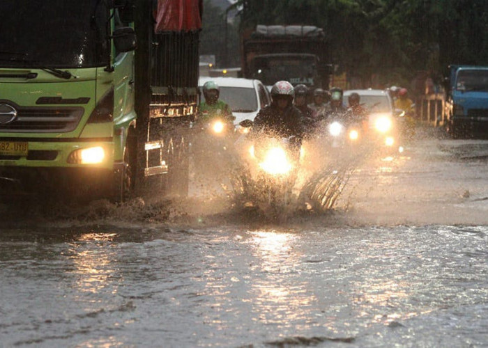 Prakiraan Cuaca BMKG Jakarta 7 Januari 2024 : Pagi Berawan, Siang Diguyur Hujan hingga Malam