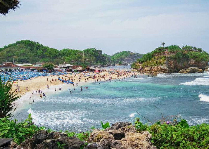 Wisata Berujung Duka, 13 Pelajar SMP 7 Mojokerto Terseret Ombak Pantai Drini Gunung Kidul, 3 Tewas, 1 Hilang