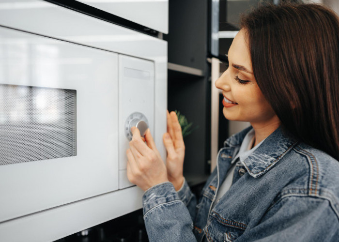 12 Makanan yang Tidak Boleh Dimasak dengan Microwave: Hindari Risiko dan Tetap Aman