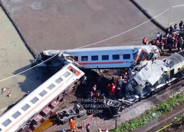 KA Turangga dan Commuter Bandung Raya 'Adu Banteng' 3 Orang Tewas Termasuk Masinis